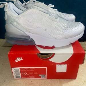 Nike Kids' Air Max 270 Sneaker Little Kid